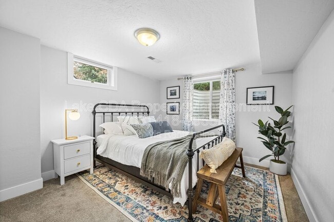 Building Photo - 3870 N Honeysuckle Dr