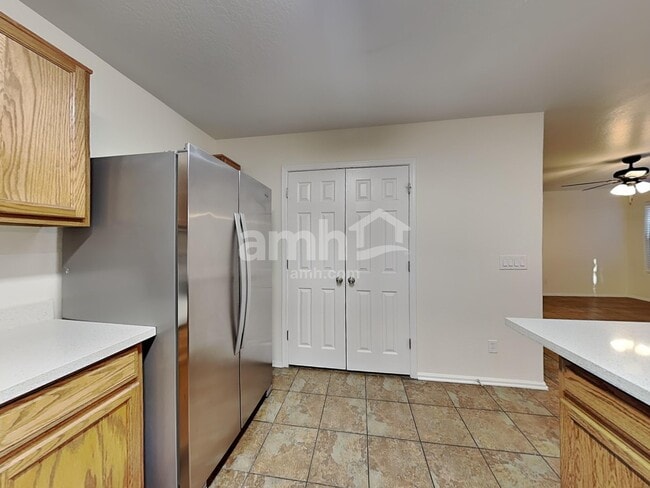 Building Photo - 1033 S Deerfield Ln