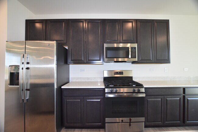 Building Photo - 2945 Showplace Dr