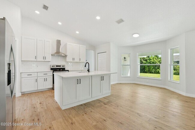 Building Photo - 1441 Eldron Blvd SE