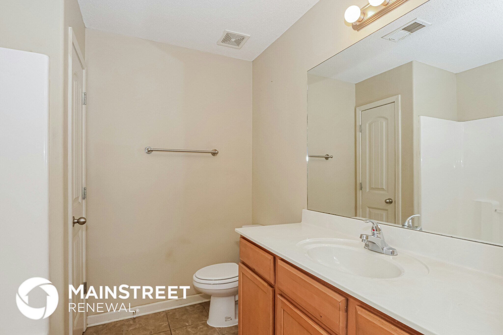 Building Photo - 7399 Brentlawn Dr