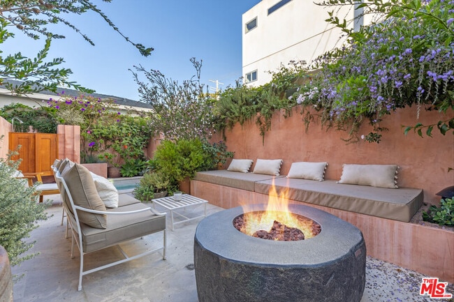 Building Photo - 812 Brooks Ave