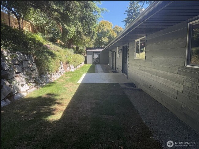 Building Photo - 4515 Chrisella Rd E