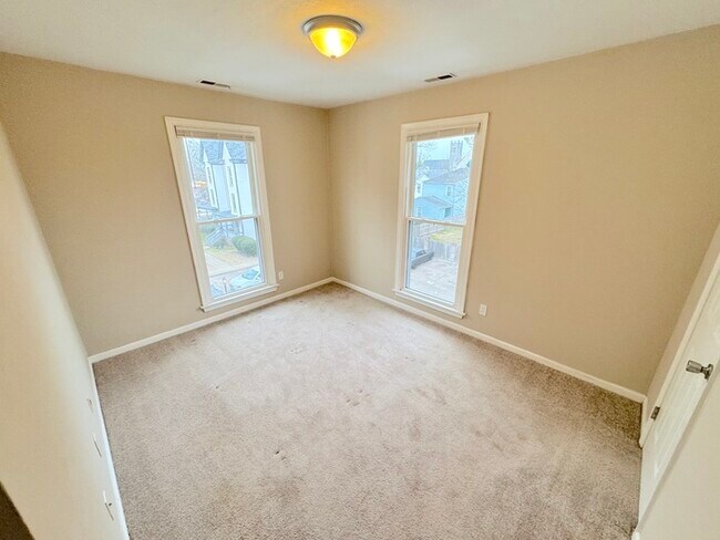 Building Photo - 1003 Green St