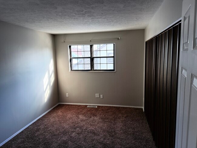 Building Photo - 1492 Sanzon Dr