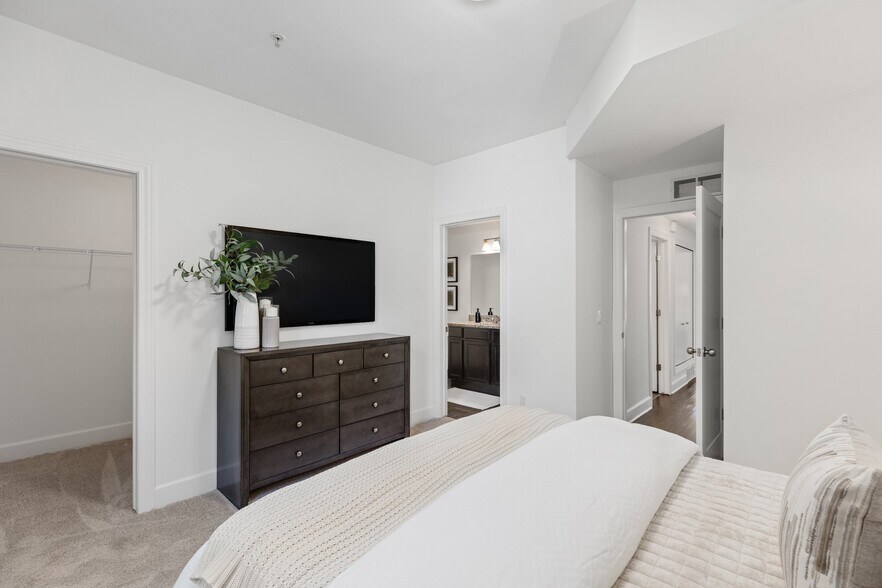 Building Photo - 1250 Diamond Ct