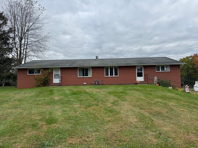 Primary Photo - 2432 Montclair Ave