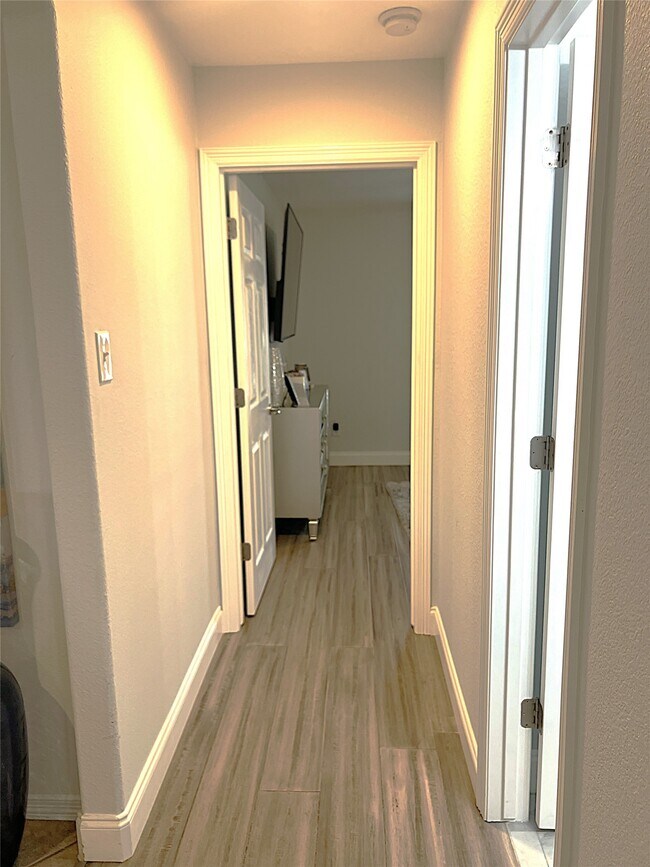 Building Photo - 8426 Hunters Village Dr