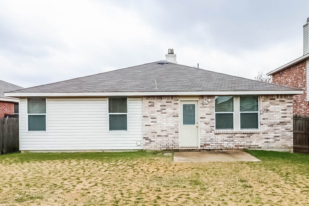 Building Photo - 3520 Clydesdale Dr