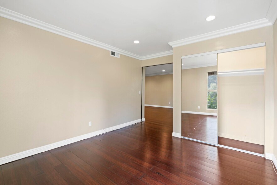 Building Photo - 3113 Raintree Cir