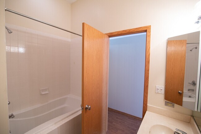 Building Photo - 910 S Michigan Ave