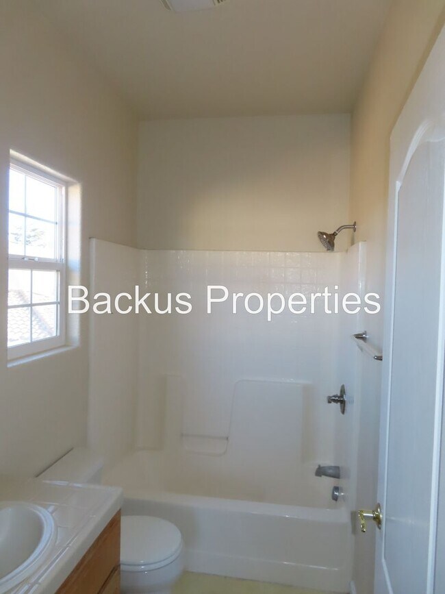 Building Photo - 11 Huerta Ave