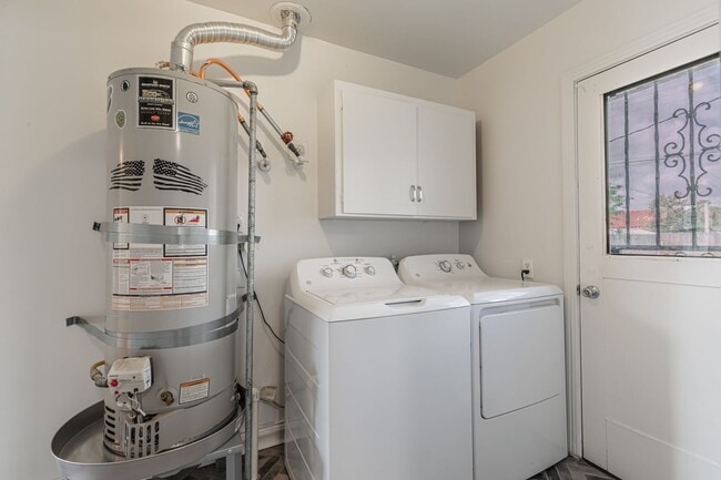 Building Photo - Charming & Updated: Your Perfect Retreat A...