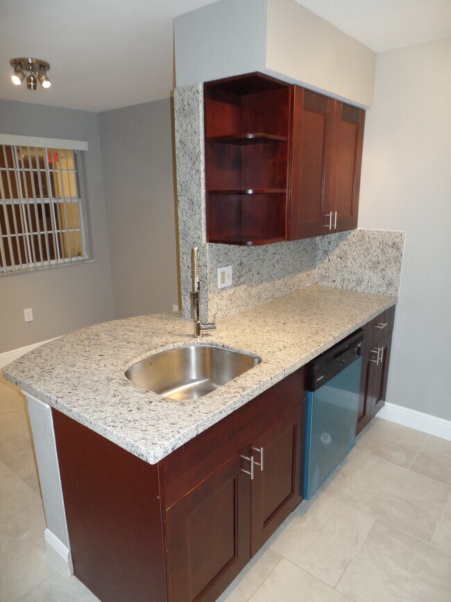 Building Photo - 2820 N Oakland Forest Dr