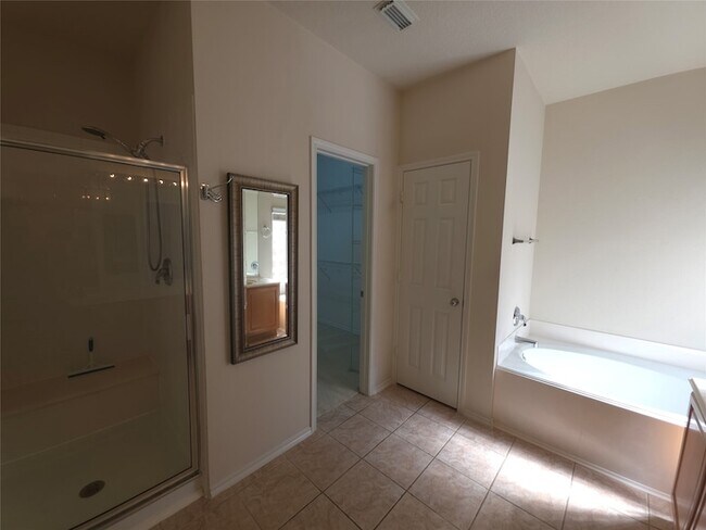 Building Photo - 3027 Providence Oak St