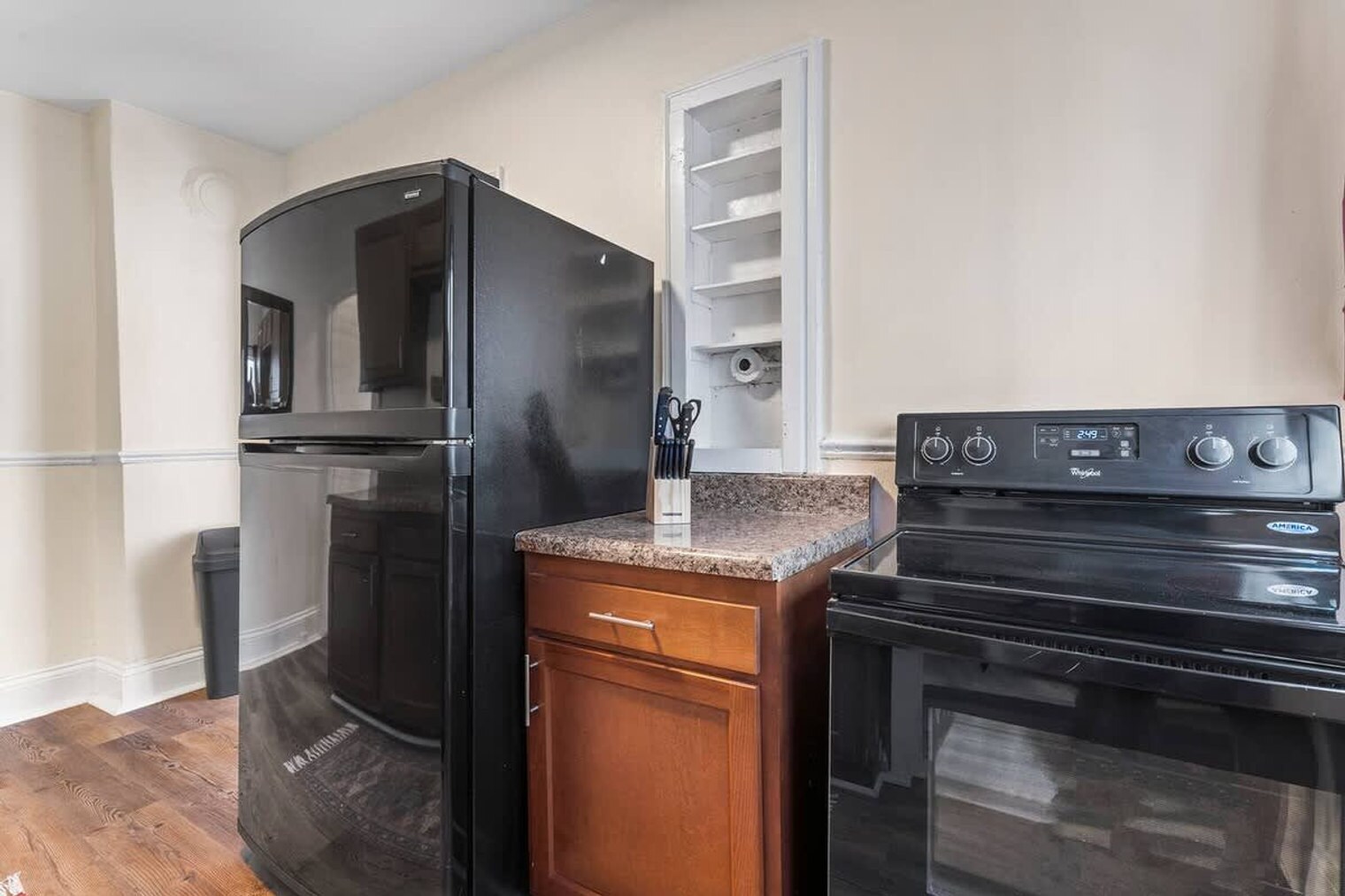 Building Photo - 117 E 4th St