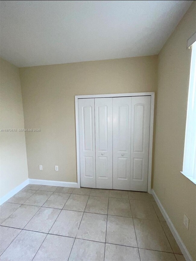 Building Photo - 1661 SE 29th Ct