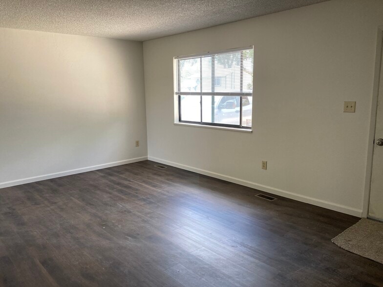 Living room - 2991 Walnut Ave