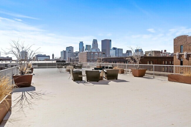 Building Photo - 700 N Washington Ave