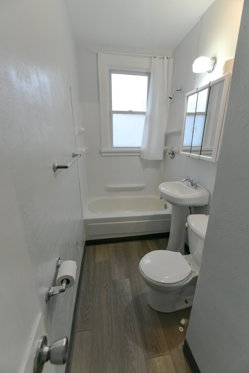 bathroom - 3407 W Pierce St