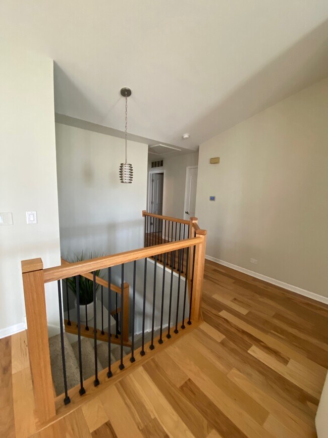Building Photo - 122 White Branch Ct