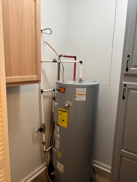 Building Photo - 3704 Pine Knoll Dr