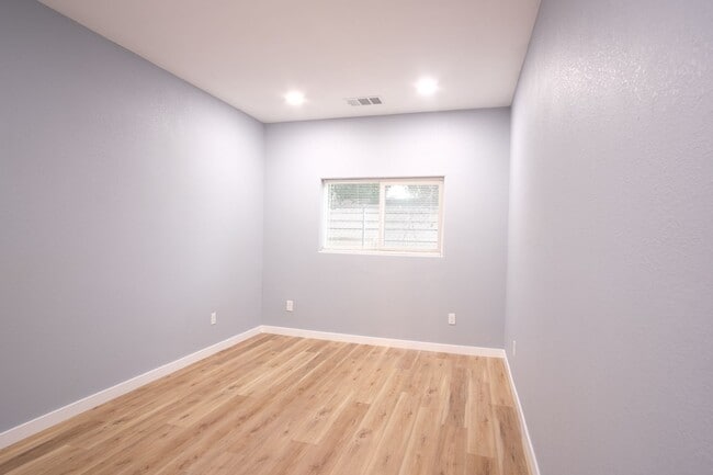 Building Photo - Perfect multi-family property! A 3-bed, 2-bath home for $2,300, plus a separate NEVER LIVED IN in...