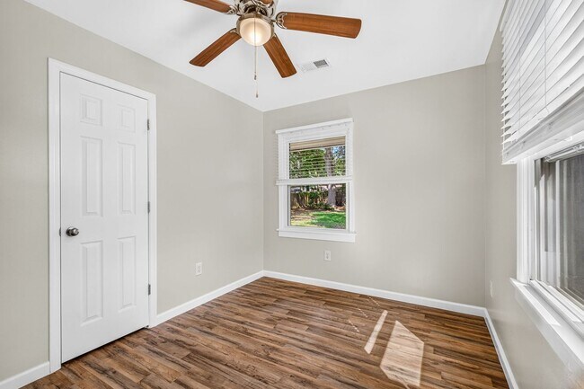 Building Photo - Move-In Ready Home in Hanahan