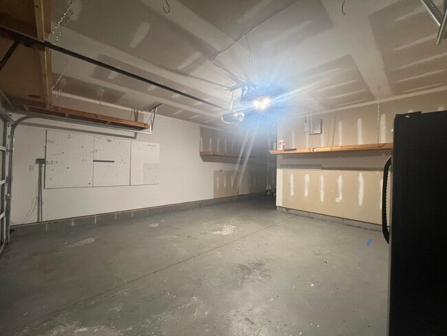 Building Photo - 565 Batty Way