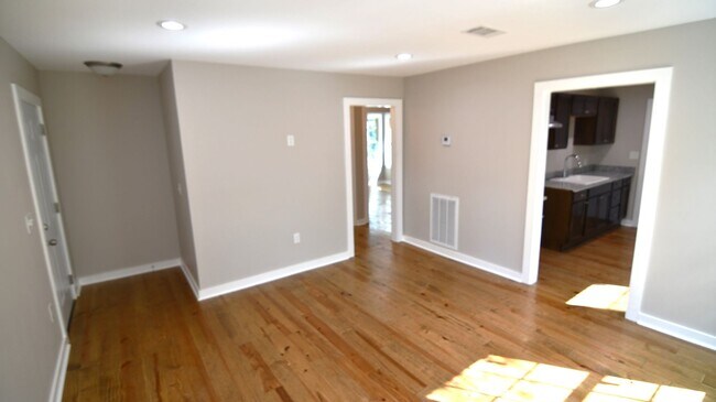 Building Photo - Charming Updated 2-Bedroom Home in Baton Rouge – Move-In Ready!