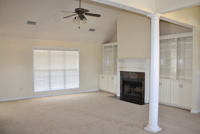 Building Photo - Gorgeous Phenix City Home Off Of HWY 165!