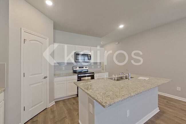 Building Photo - 417 Mango Dr
