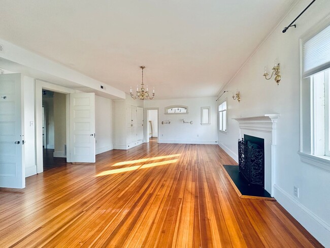 Building Photo - 671 Prospect St