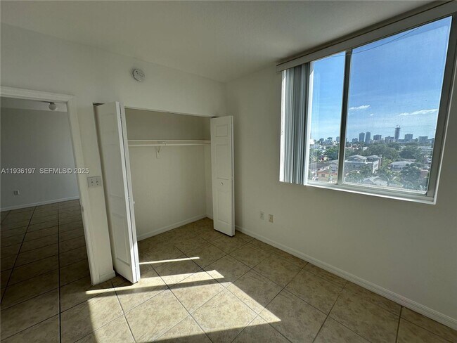 Building Photo - 119 SW 6th Ave