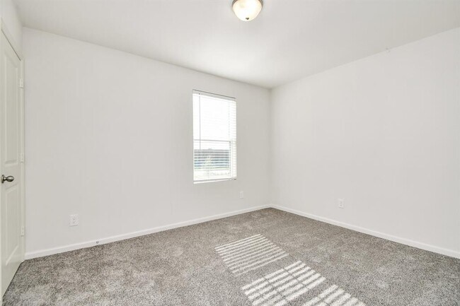 Building Photo - 7814 Hightree Dr