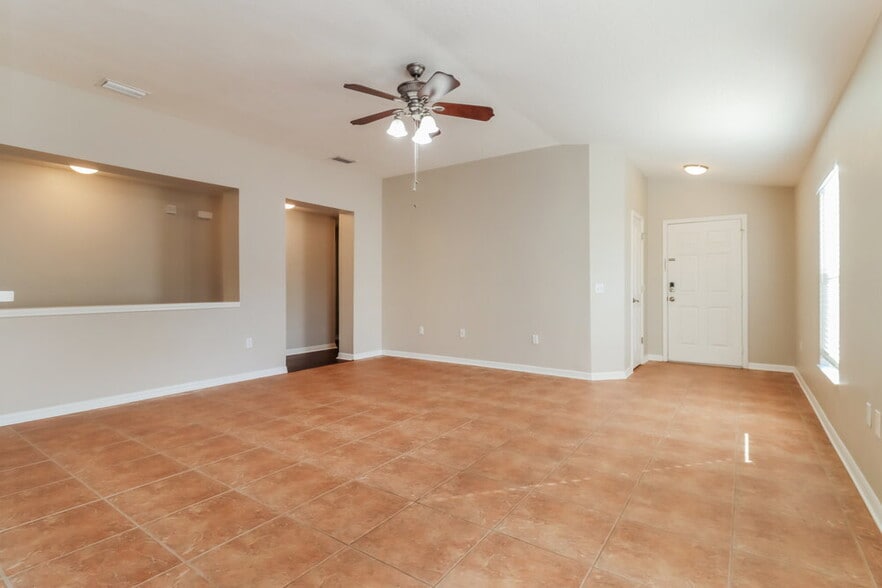 Building Photo - 10622 Boyette Creek Blvd