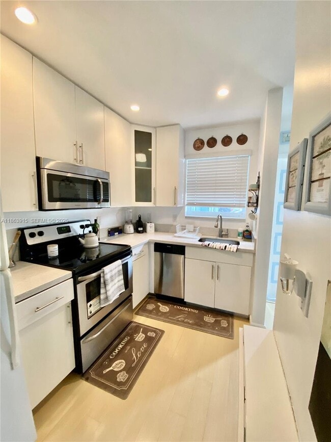 Building Photo - 798 Crandon Blvd