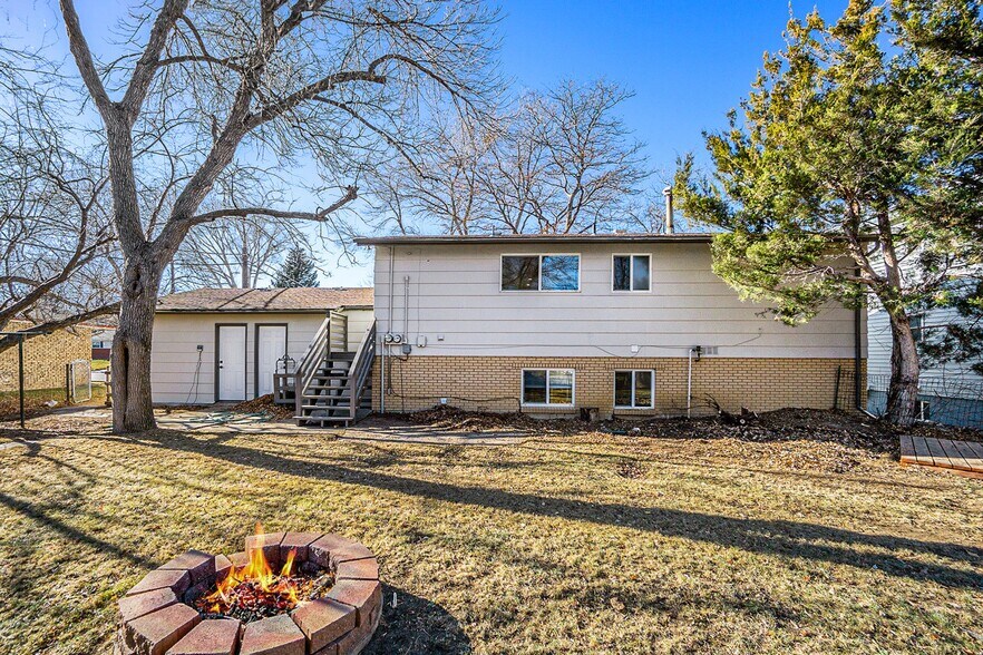 Building Photo - 1108-1110 Ponderosa Dr