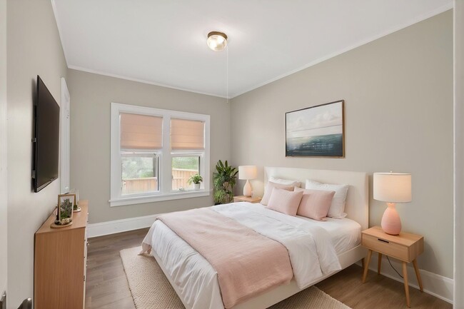 Building Photo - 4 Bedroom Uptown Luxury Meets Historic Charm!