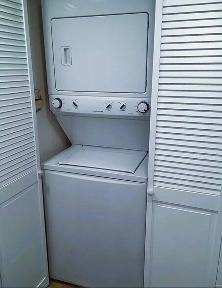 Building Photo - 9169 Wrenwood Ln