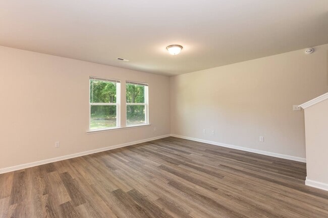 Building Photo - Modern Four Bedroom Home