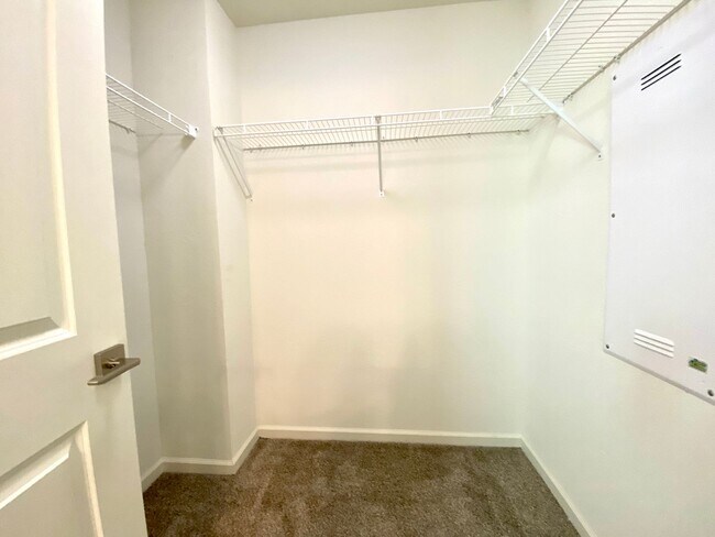 Building Photo - $2,195, 3 Bedroom In Gated Community with ...