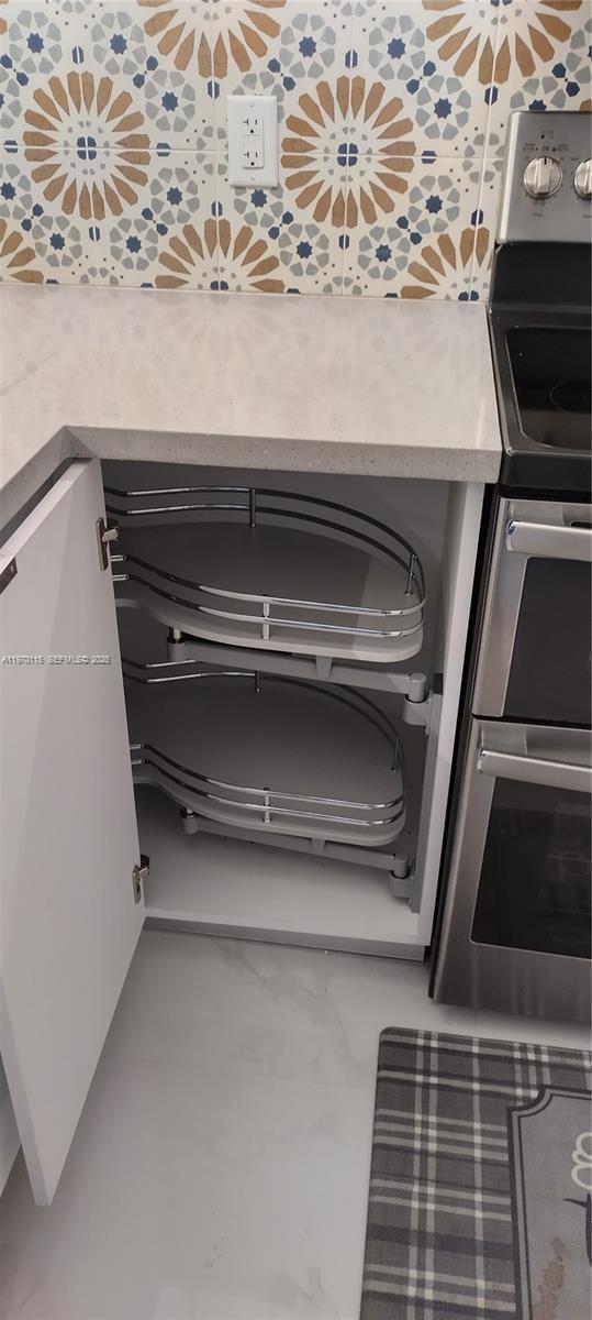 Building Photo - 2230 NE 56th Pl