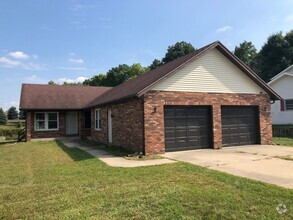 Building Photo - Nice, Recently Renovated 2-Bedroom Duplex ...