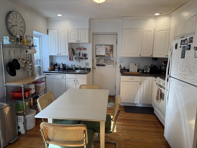 Building Photo - 21 Moon St