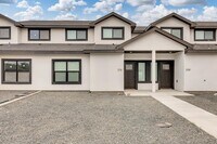 Building Photo - 206 Old Course Rd
