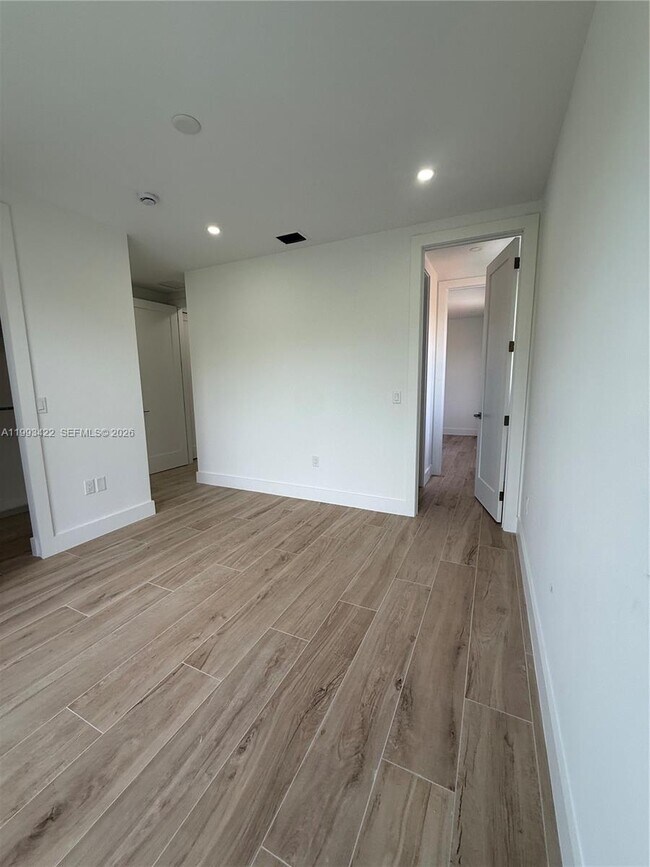 Building Photo - 1981 SW 33rd Ave