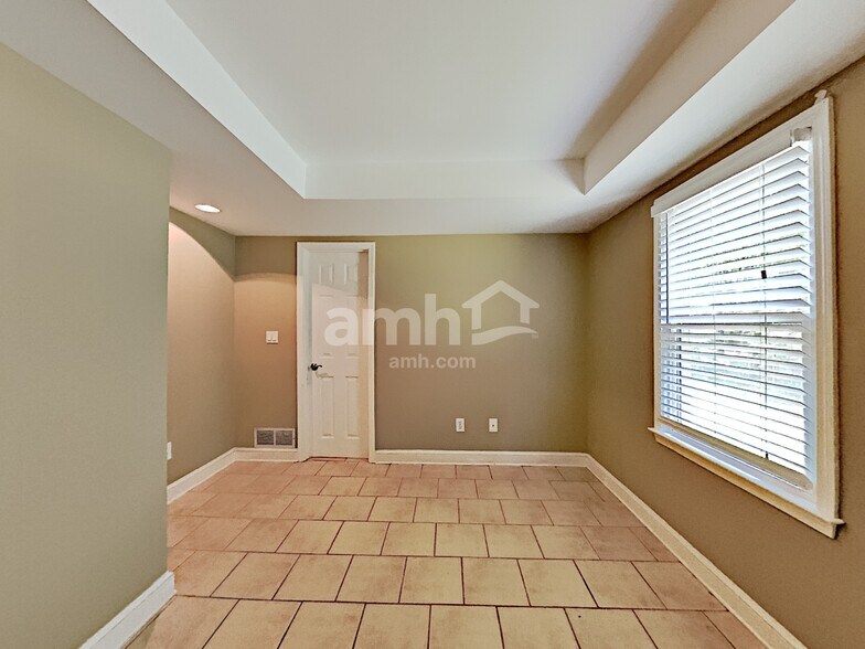 Building Photo - 6105 Braidwood Ct