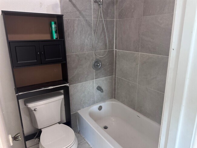 Building Photo - 11136 Village Bend Ln