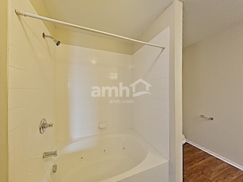 Building Photo - 7915 Arabian Cv